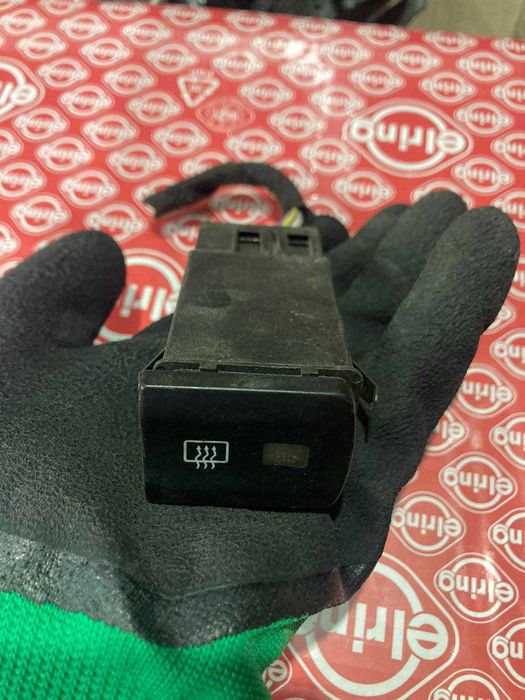 Вмикач обігріву скла  Audi a3 8L0941503B