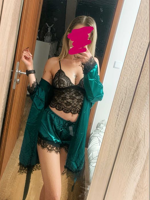 Sexy czteroczęściowy komplet bielizny nocnej satyna koronka