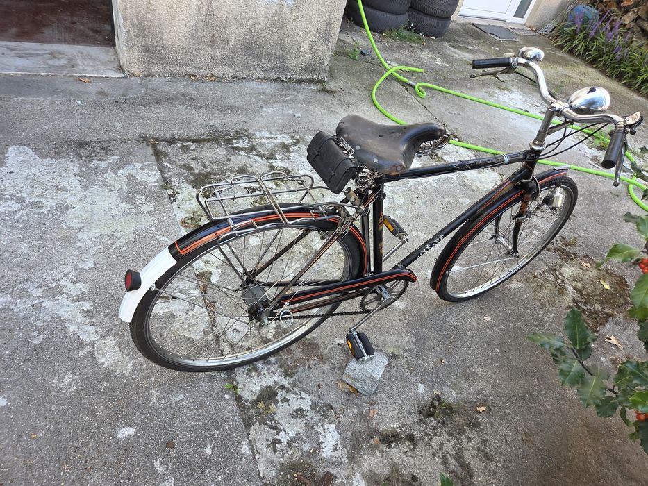 Bicicleta antiga Pastelaria