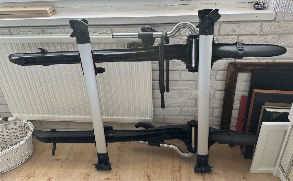 Bagażnik rowerowy na dach samochodu.