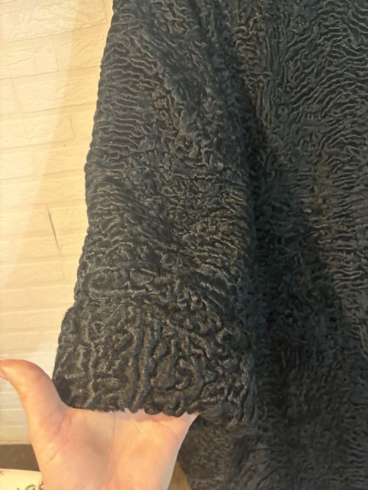 Czsrne dluzsze futro naturalne karakuly styl vintage