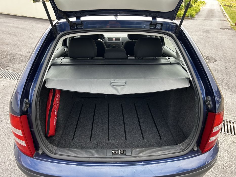 Skoda Fabia 1.2 12V ( Poucos kms)