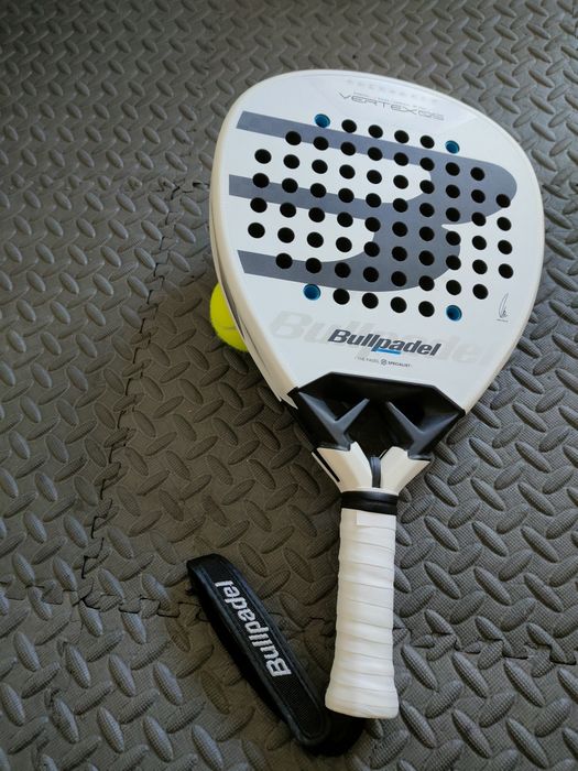 Raquete Bullpadel Vertex 05 2026 nova (6.5h de uso)