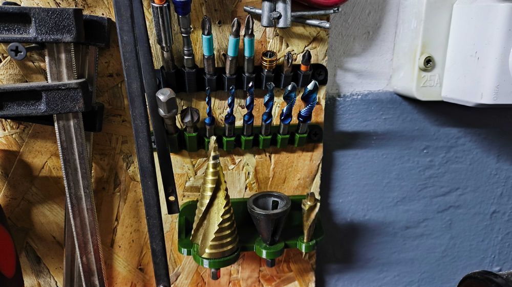 Бітотримач на стіну