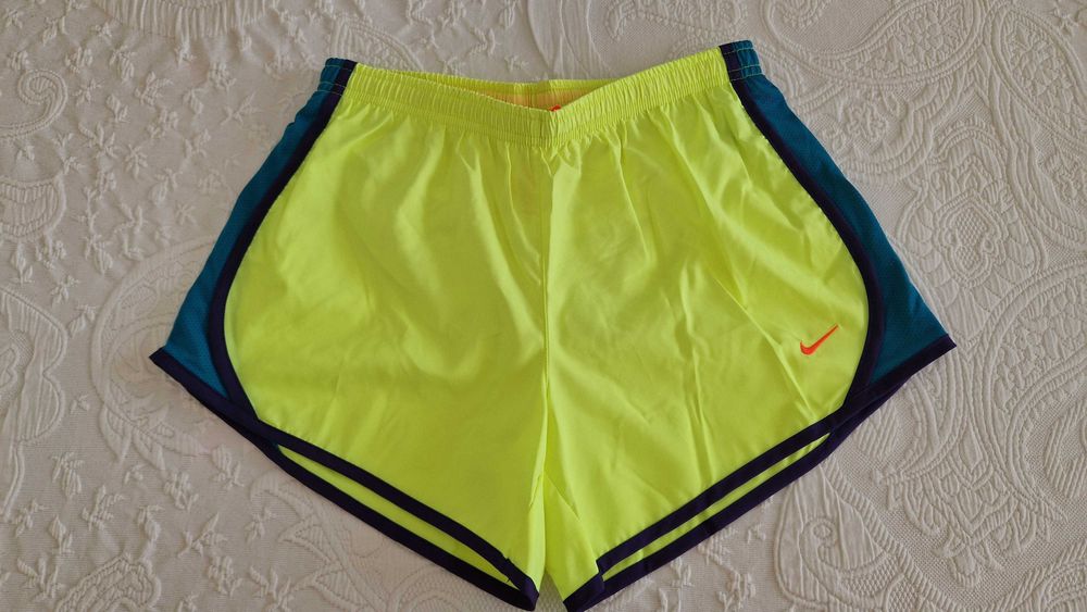 Calções Nike, amarelos, Dri-Fit, tamanho L