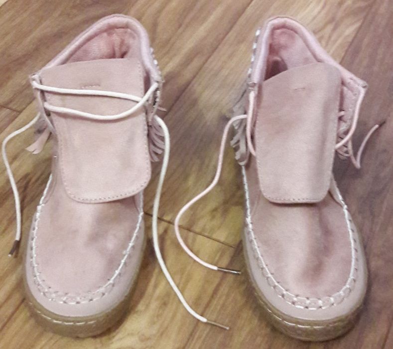Buty z frędzelkami 36