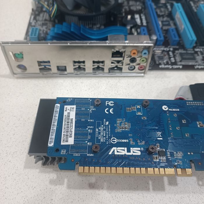 Bundle i3, P8H67 e GT 520, com defeito