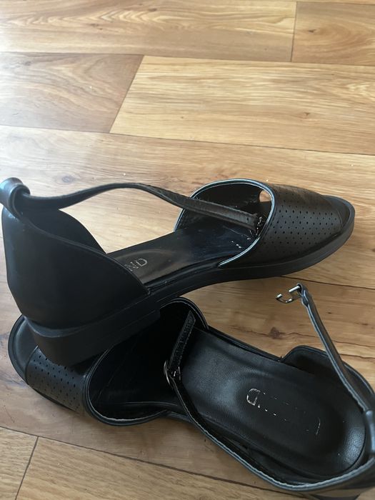 Женские босоножки