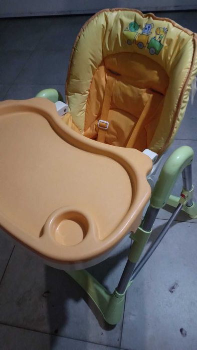 Cadeira de alimentação infantil