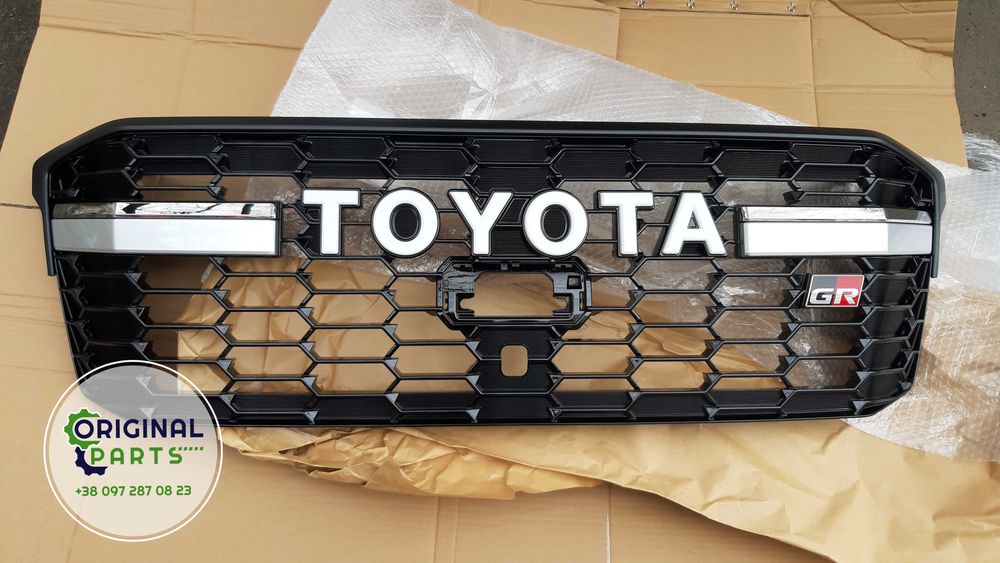 Решітка радіатора Toyota Land Cruiser 300 GR нова оригінал