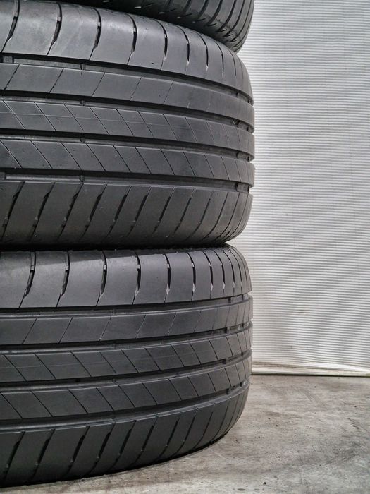 4 Pneus 235/55R18 BRIDGESTONE Semi Novos