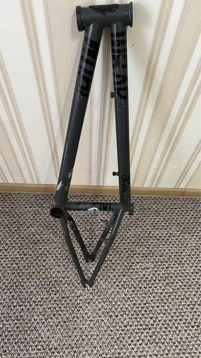 Продам BMX раму stolen