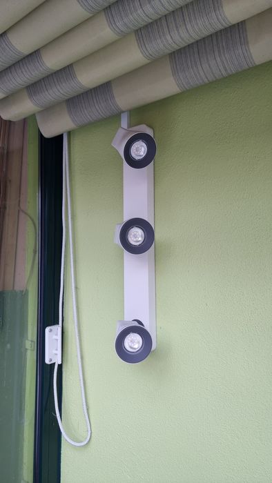 Candeeiro com 3 focos direcionáveis