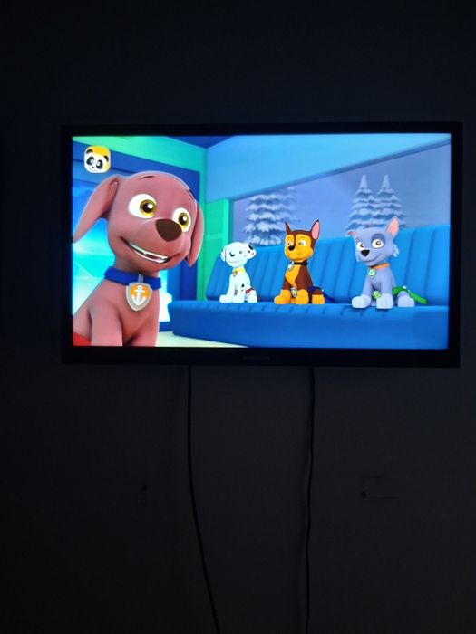 Vendo televisão como nova