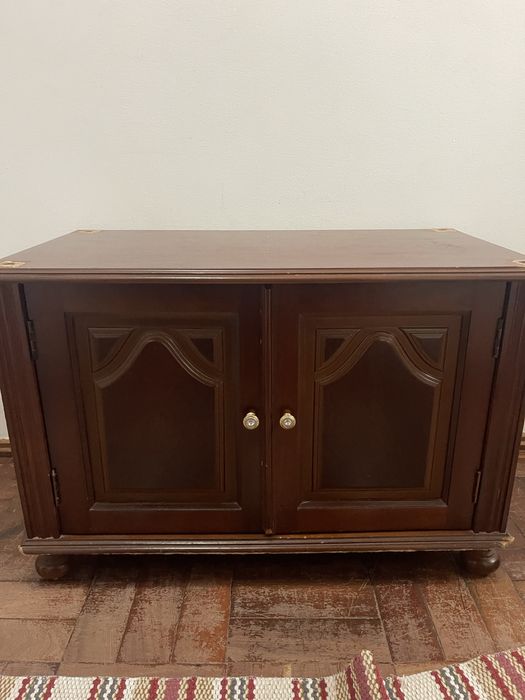 Móvel madeira com portas