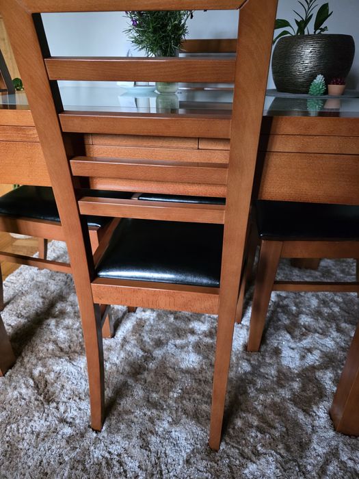 Mesa de sala com 4 cadeiras