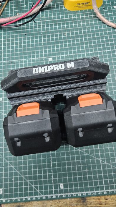 Органайзер (тримач)  для акамуляторів Dnipro-M Makita DeWalt Milwaukee