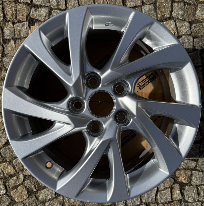 Felga aluminiowa Toyota Auris OEM 42611-02L80 16”