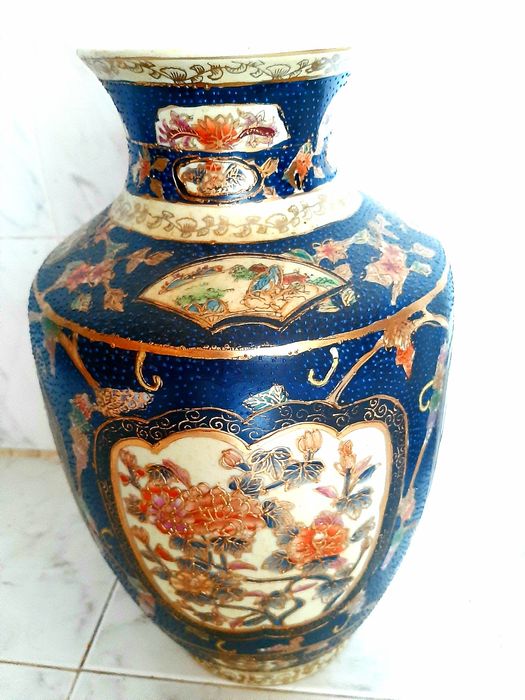 Jarra/jarrão grande antiga pintada à mão em relevo