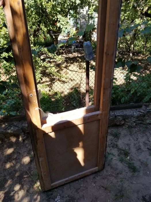 Продаю деревянные: окна и дверь балконная