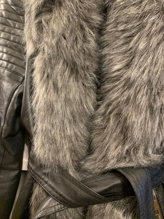 Płaszcz czarny z imitacji skóry z paskiem ocieplany L z futerkiem