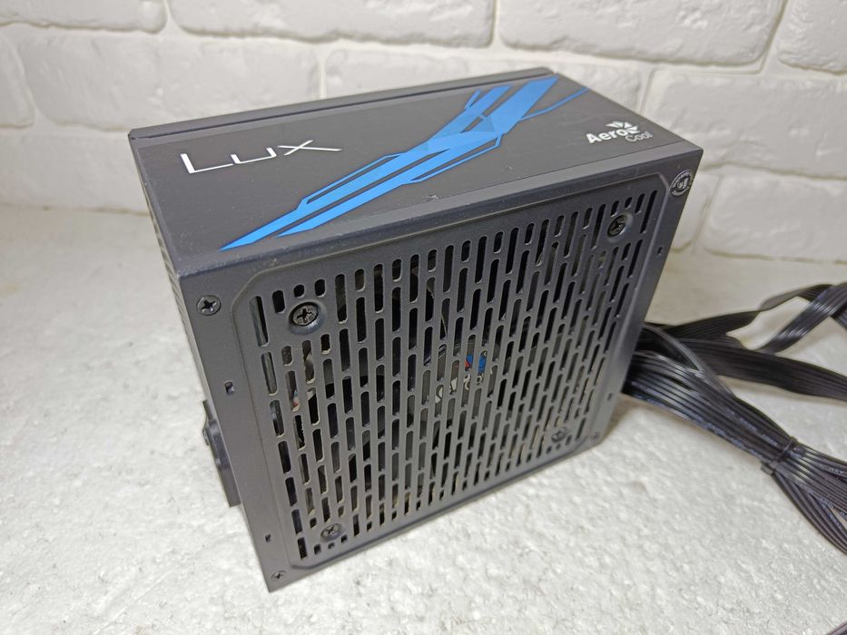 Блок живлення AeroCool LUX 650W 80 PLUS BRONZE ВІДМІННИЙ СТАН 8+8GPU