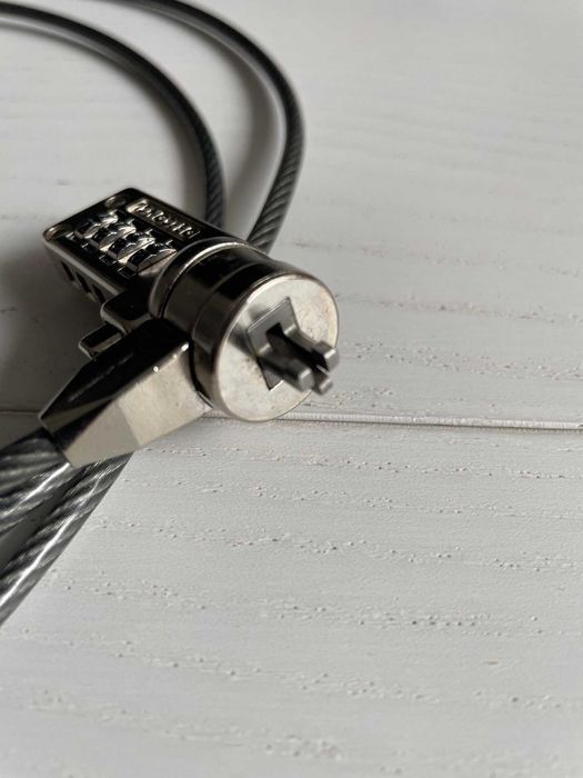 Linka, smycz zabezpieczająca do laptopa z zamkiem szyfrowym