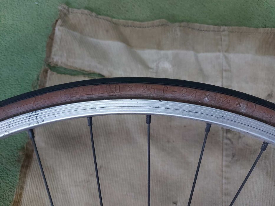 Rodas estrada 700x25 com pneus