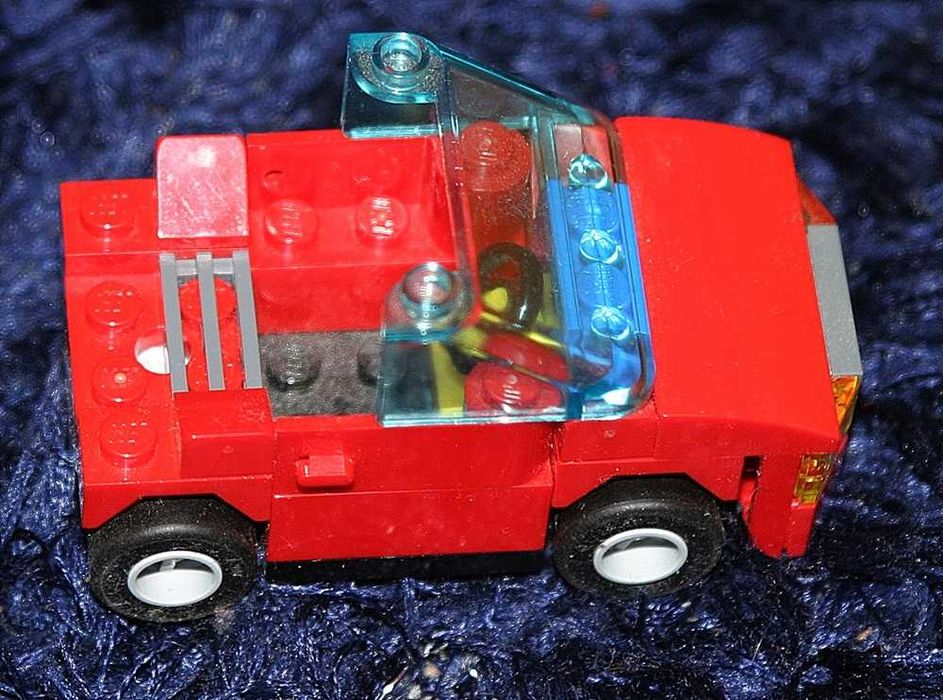 LEGO- samochód .