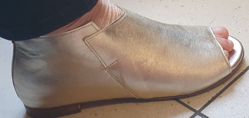 Buty bez palcy  złoty kolor  ze skóry naturalnej Caroline  r. 40