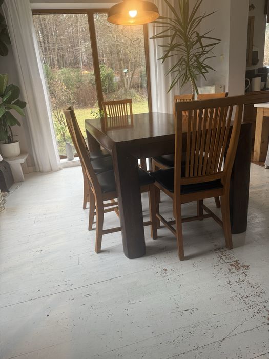 Stół Solidny  z Krzesłami.