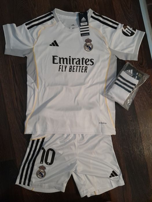 Stroj komplet pilkarski Real Madryt Madrid   Mbappe (140)(128)(152)