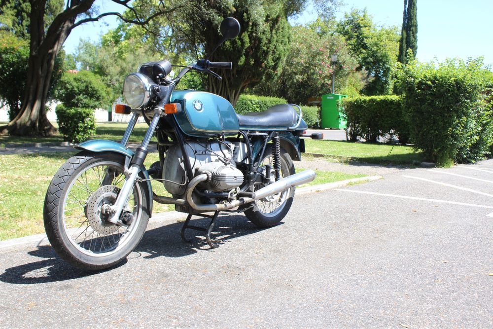 Bmw r60  com documentos a trabalhar