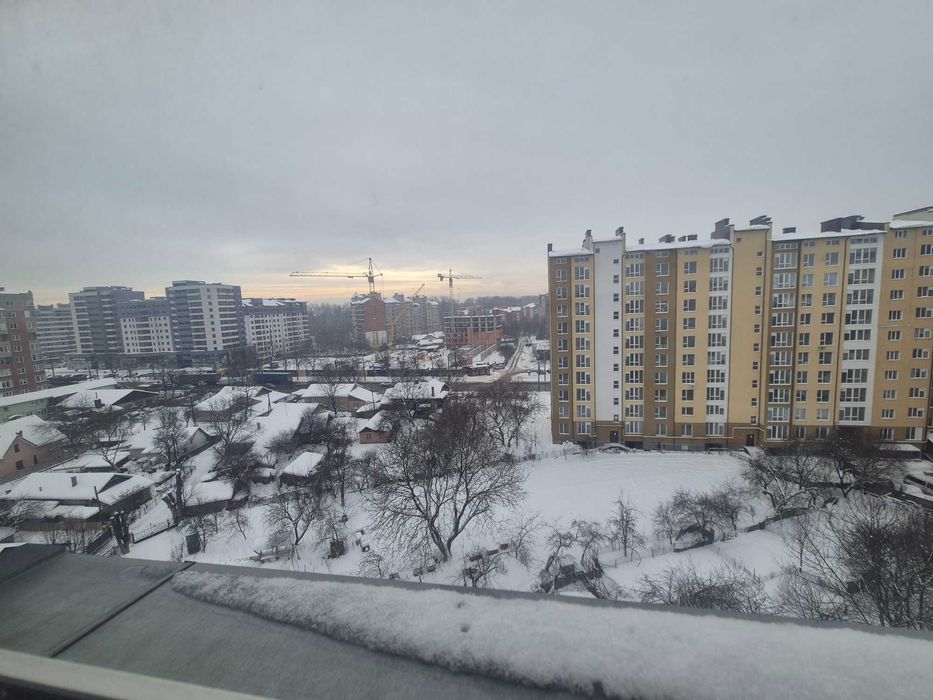 Укомплектована 3-кімнатна квартира в обжитому будинку.