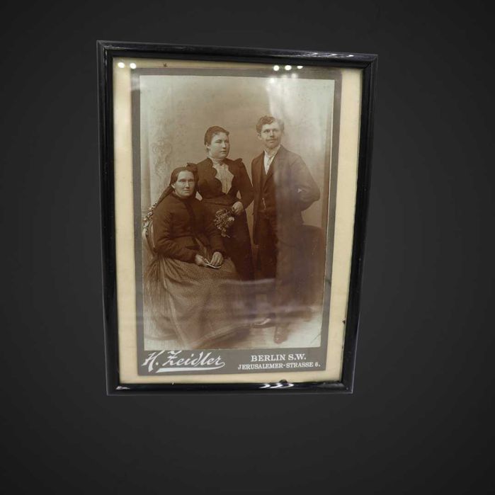 Stara fotografia portretowa w ramce b5/102671