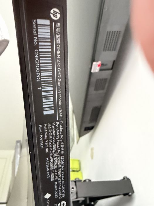 Conjunto dois monitores Omen 27c e 24 FHD