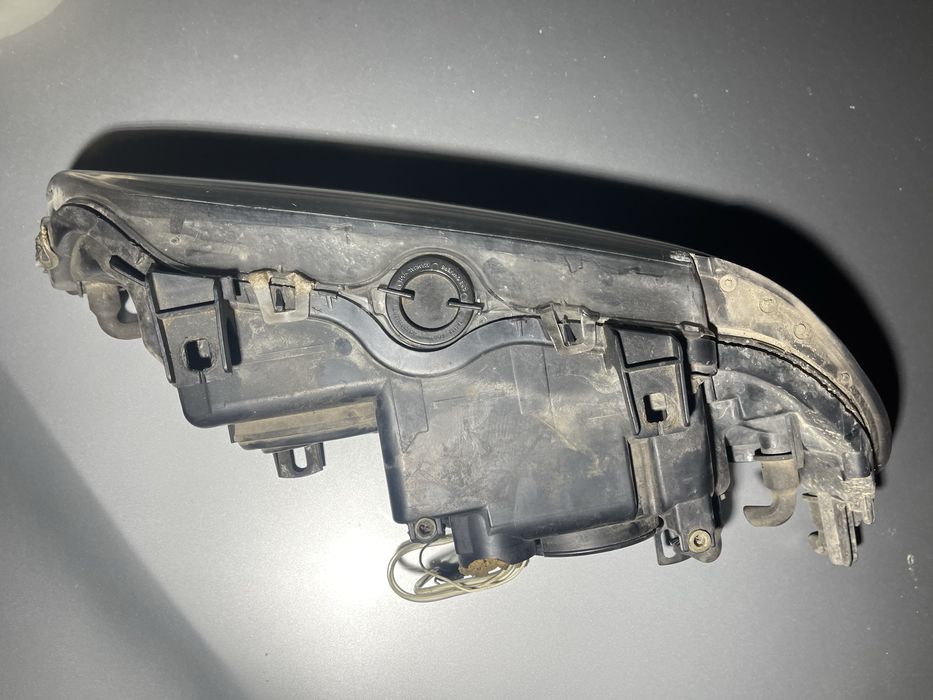 Продам 2 фари 1 рест 2 до рест