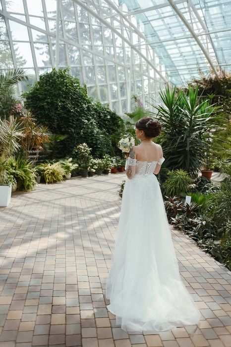 Продам весільну сукню