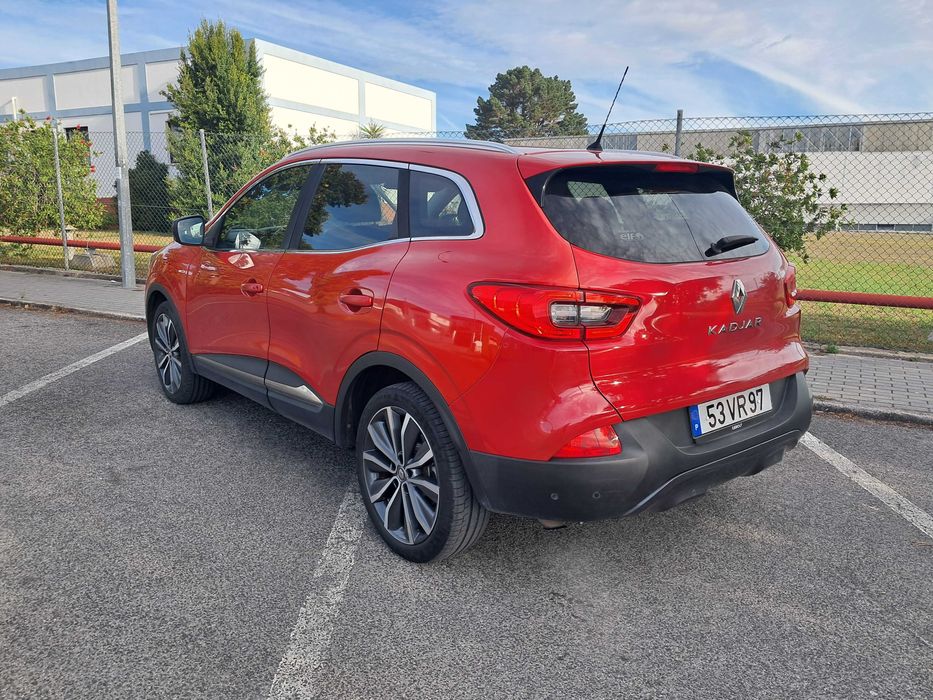 Renault kadjar automático, gasolina, câmara traseira, sensores de estacionamento, cruise control, avisador de mudança de faixa, luzes led, etc