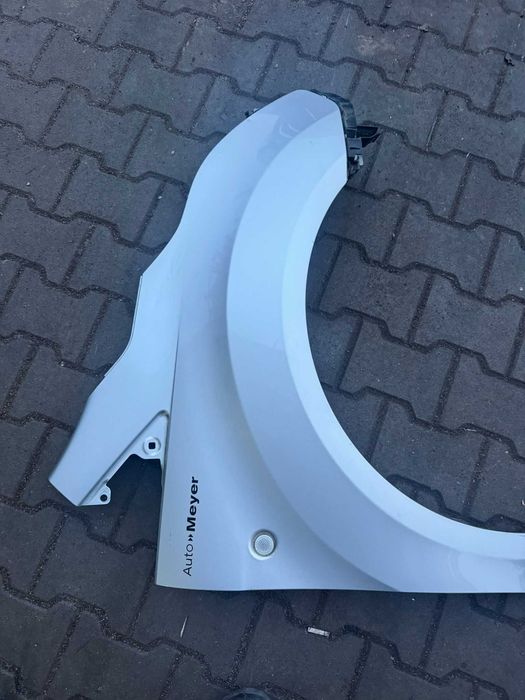 Błotnik Ford Transit Connect po 2016 roku kompletny prawy sebrny