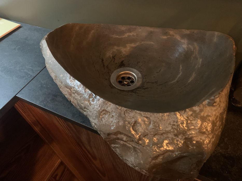 Умивальник з каменю