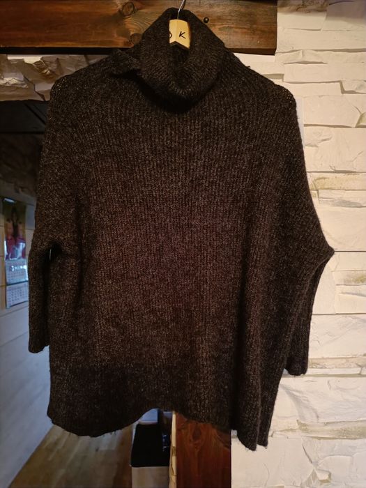 Piękny mięciutki,cieplutki grafiowy golf