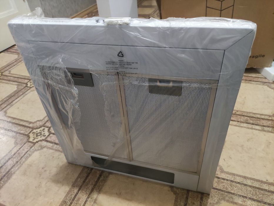 Новая вытяжка кухонная Pyramida CXW KH 50 (новая, в пленке)