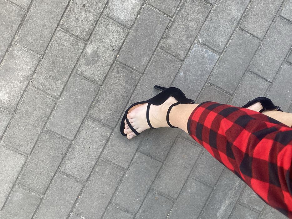 Туфлі (босоніжки)