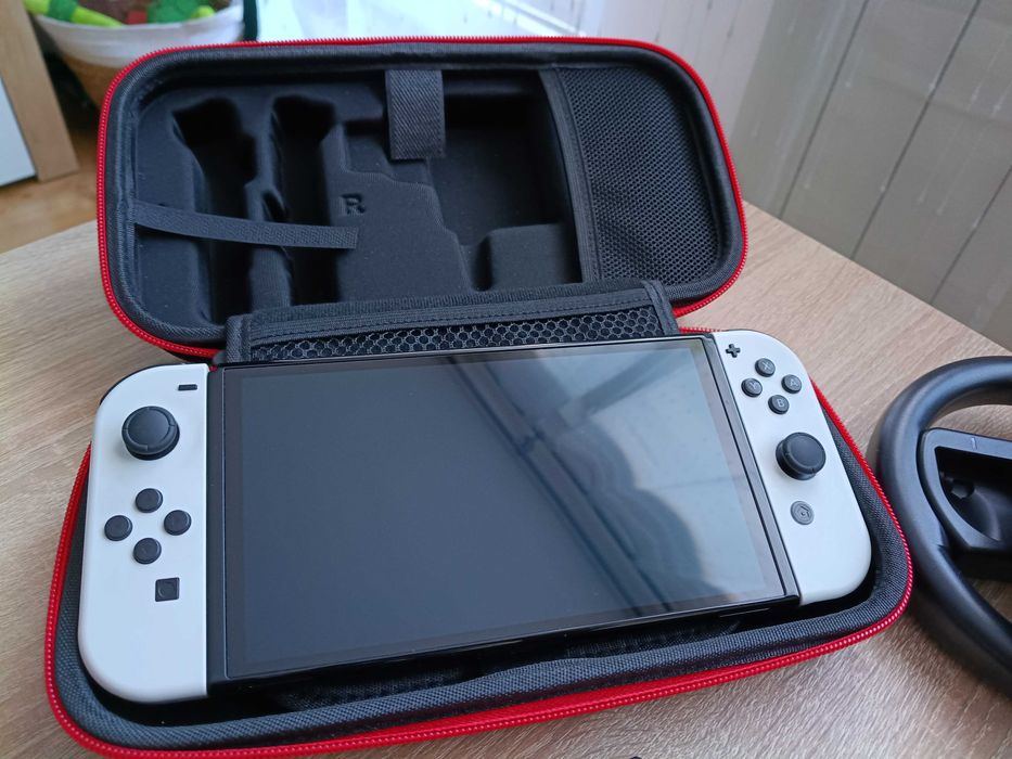 Nintendo Switch OLED + Akcesoria