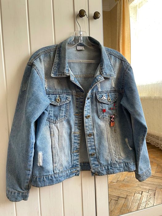 Жіноча джинсова куртка, джинсовка