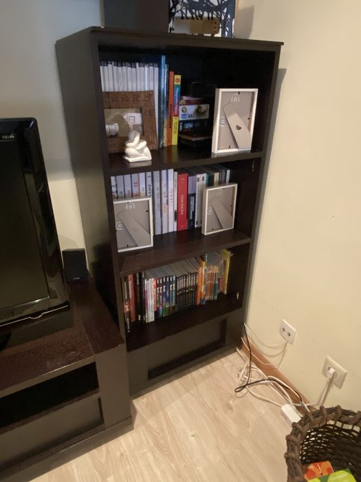 Estante modular em mogno