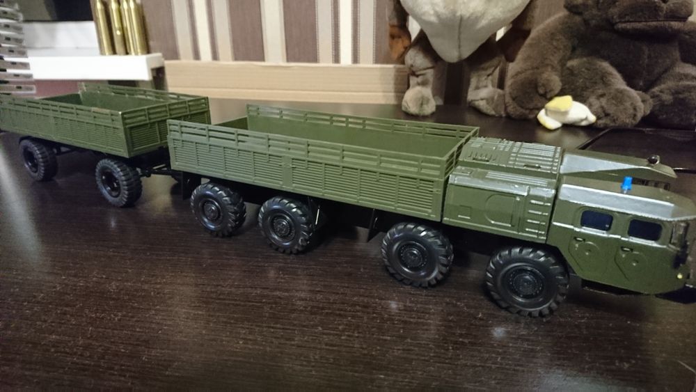 Моделі автівок, вантажівка МАЗ-7310 з причепом , 1-43 з колекції