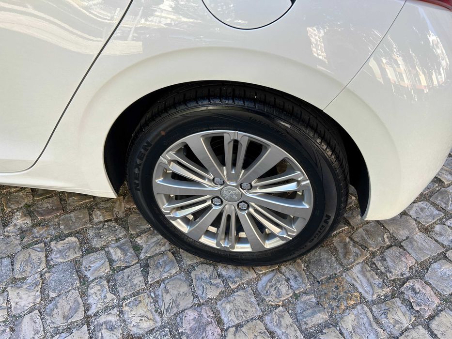 Peugeot 208 1.2- 82Cv- Versão Style - 2018