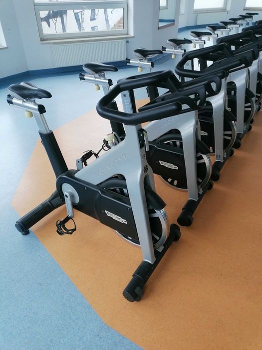 rowerki spinningowe technogym